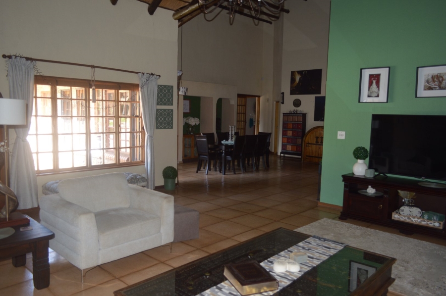 5 Bedroom Property for Sale in Wilkoppies North West